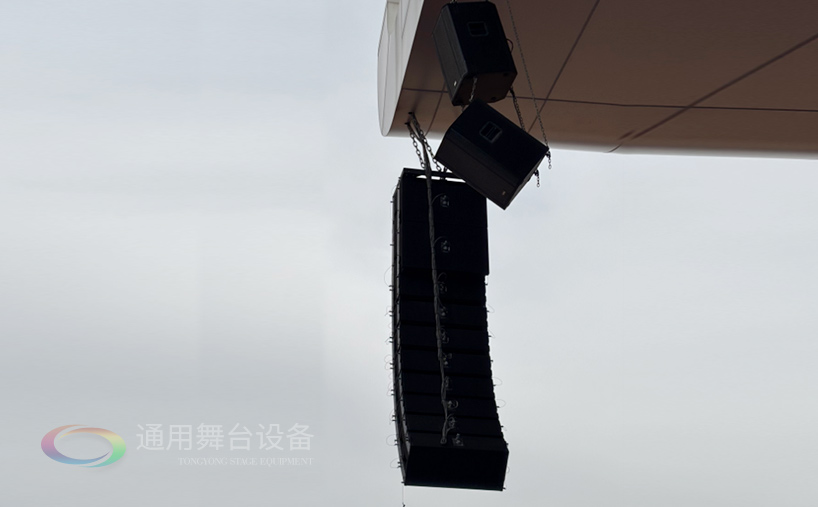 通用舞臺機械完成某高校體育場線陣列音箱、燈光等設(shè)備架設(shè) 提升大型活動視聽體驗